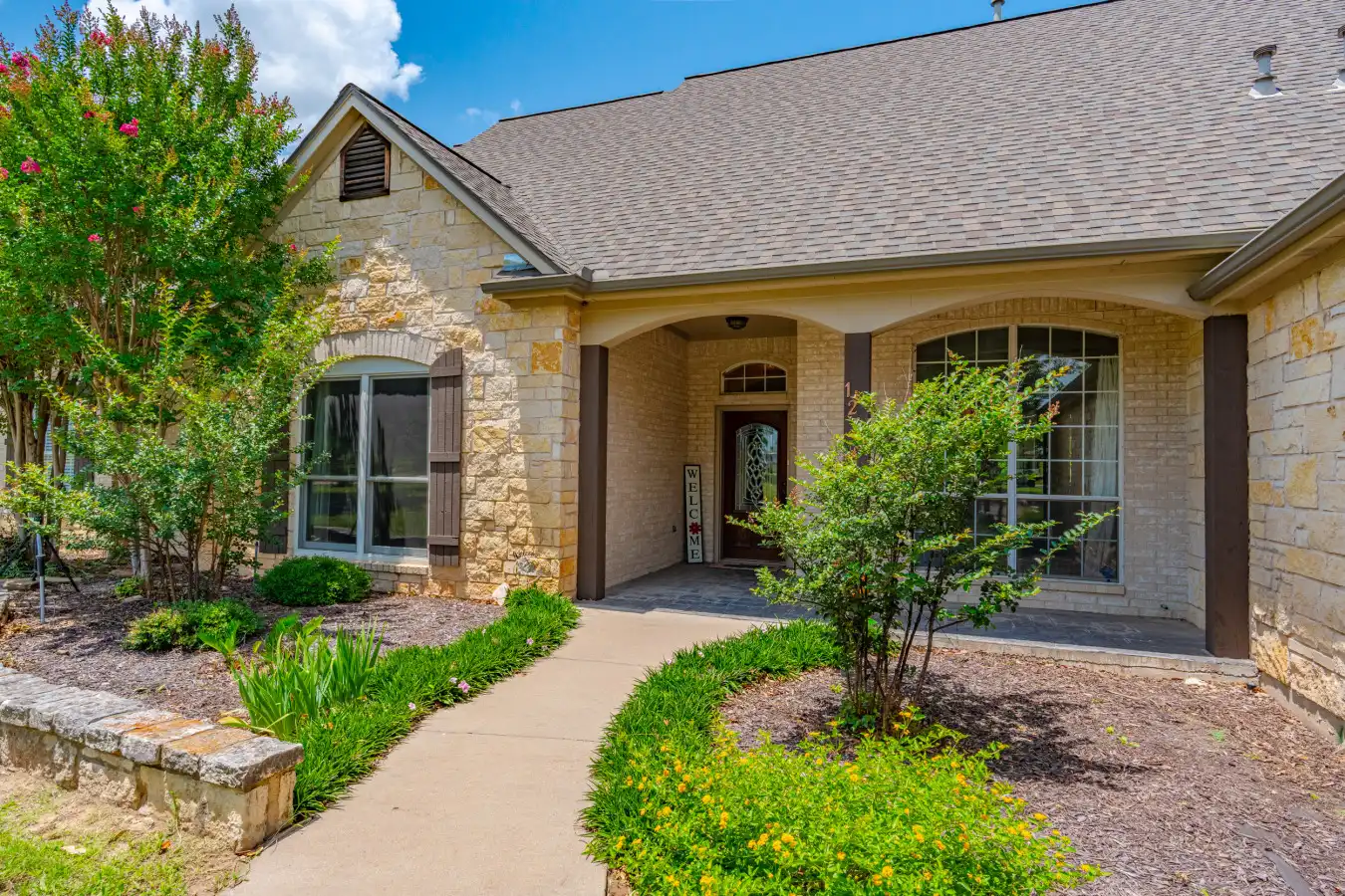 Property listing at 1253 Goforth 